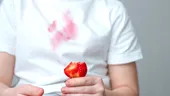 Cum să scoți petele de căpșuni de pe haine. Ingredientul din bucătărie care te ajută să faci hainele ca noi