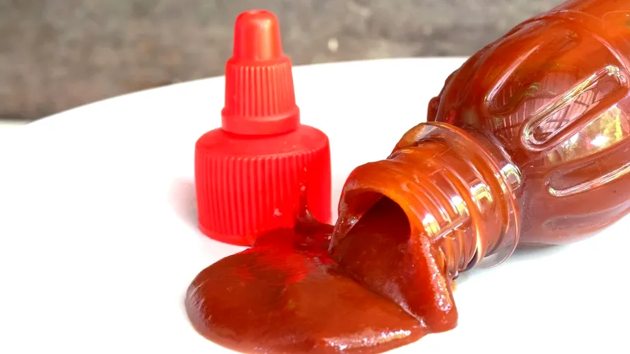 Cum să faci ketchup-ul să țină mai mult. Ingredientul pe care trebuie să-l adaugi în sticlă să-l folosești până la ultima picătură