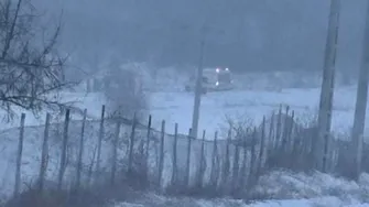 O tânără a născut acasă, după ce ambulanţa care venise să o preia a rămas blocată în nămeți