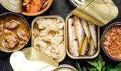 Peștele la conservă pe care nutriționiștii îl pun pe primul loc. E plin de omega-3 și calciu