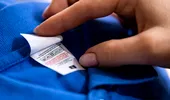 Ce înseamnă simbolurile de pe etichetele hainelor. Ghidul care te ajută să le îngrijești corect și să le păstrezi mai mult timp