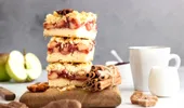 Rețeta simplă pentru o prăjitură cu mere și crumble delicioasă. Desertul de post sigur te va impresiona