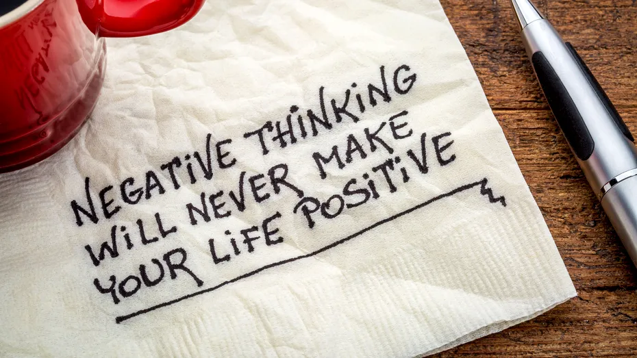 Ştiai că atunci când te plângi îţi setezi creierul să gândeşti negativ?