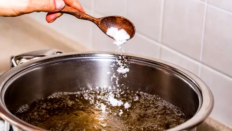 Cum să dai gust mâncării fără să folosești sare. Ce să pui în ciorbă, de fapt