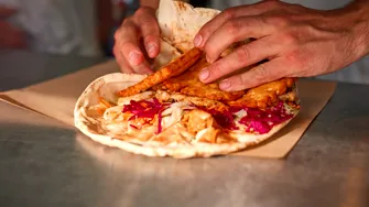 Rețeta ORIENTALĂ care a cucerit internetul. Șaorma de pui la tavă, delicioasă și ușor de preparat acasă