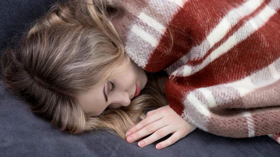 Acestă tânără s-a culcat când avea 12 ani și s-a trezit la 21 de ani. De ce a dormit 9 ani, de fapt, și ce a făcut imediat după