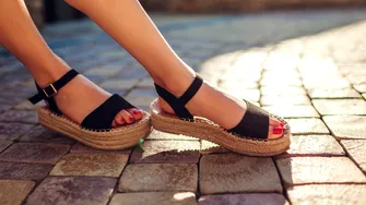 Pregătește-ți picioarele pentru sandalele. Cremă de casă pentru ciuperca unghiilor