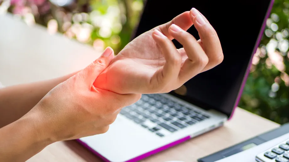 Soluții pentru sindromul de tunel carpian. Cum pot fi ameliorate durerea, amorțeala și furnicăturile la nivelul mâinii afectate