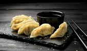 Jiaozi, găluște chinezești pline de savoare. Rețeta simplă pe care o poți face acasă!