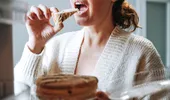 Foamea permanentă nu e normală! Ce se întâmplă, de fapt, cu tine când simți nevoia să mănânci încontinuu