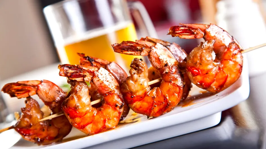 Ce sumă a plătit o turistă pentru o porție de creveți, în Costinești. A crezut că nu vede bine pe nota de plată