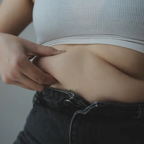 De ce te îngrași când ești stresat? Motivul real nu este mâncarea