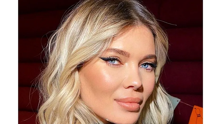 Prin ce schimbări uluitoare a trecut Gina Pistol de la debutul în TV și până la rolul de mamă