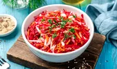 Cele mai bune salate de sfeclă roșie care îți vor curăța organismul și îți vor reda strălucirea naturală a tenului