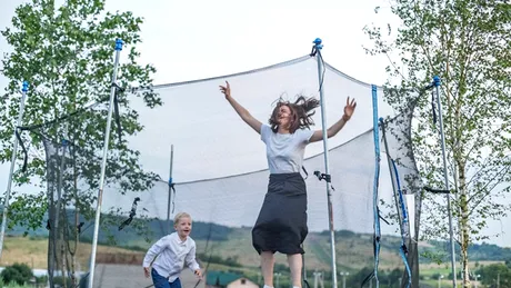 Ce este „fractura de trambulină”? Pericolul ascuns al unei distracții aparent inofensive