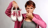 Scapă de mirosul neplăcut din pantofi cu un truc simplu din 2 ingrediente