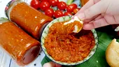 Greșeala pe care majoritatea românilor o comit când fac zacuscă. Din cauza asta face „floare”