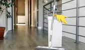 3 trucuri simple care ajută podelele să rămână curate mai mult timp
