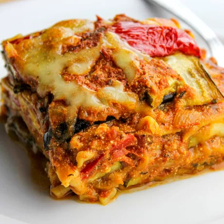 Lasagna fără parmezan, mozzarella sau carne? Da, și este absolut delicioasă!