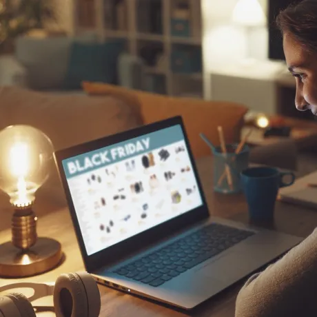 Specialiștii avertizează asupra fraudelor online de Black Friday. Recomandări pentru cumpărături în siguranță