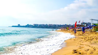 Bacteria „care distruge țesuturile” se extinde în Marea Neagră. Specialiștii avertizează asupra riscurilor pentru turiști