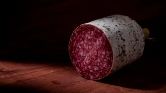 Rețeta pentru salam de Sibiu făcut în casă. Ce ingrediente ai nevoie și cum se face?
