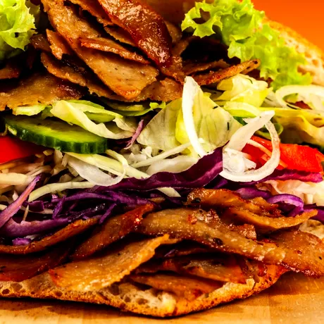 Cum să faci kebab de casă? Rețeta delicioasă care a cucerit internetul