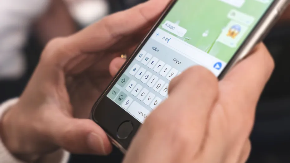 Ce spune despre tine modul în care scrii pe WhatsApp. Ce înseamnă dacă trimiți multe mesaje scurte, unul după altul