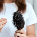 De ce se accentuează căderea părului toamna și când nu mai este vorba doar despre sezon