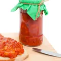 Cum pregătești o zacuscă delicioasă fără să se lipească de vas?