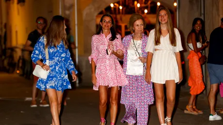 Regina Letizia, în oraș cu soacra și cele două fiice. Cum și-au petrecut seara