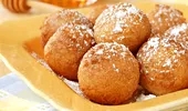 Gogoși cu lămâie din doar patru ingrediente. Fără ouă, unt sau ulei și gata în câteva minute