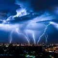 Avertizare meteo ANM de ploi de până la 50 l/mp, furtună și descărcări electrice