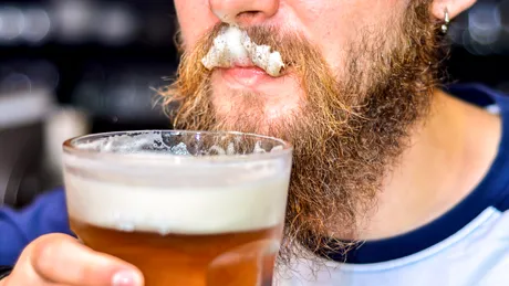 Cât alcool poți să bei zilnic ca să nu-ți distrugi colonul și ficatul