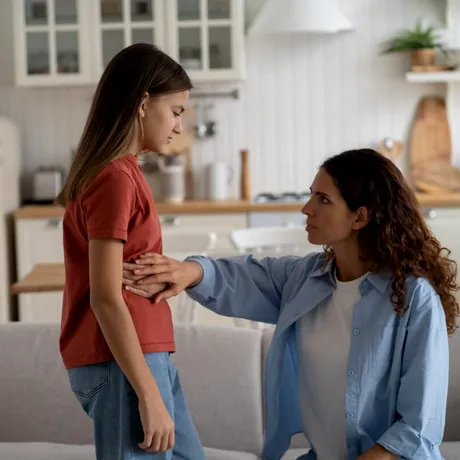 Menarha: ghid complet despre prima menstruație la adolescente