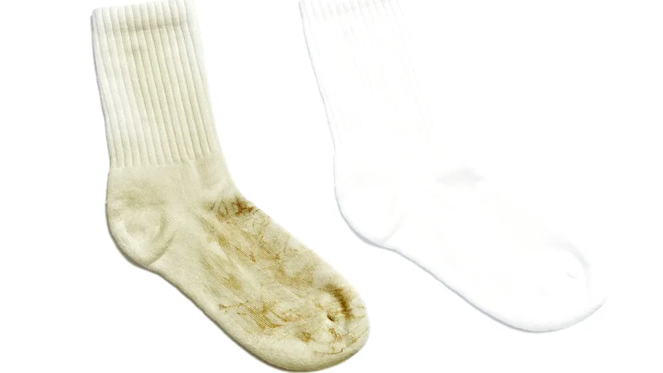 Adio, șosete murdare! Trucul simplu care le face din nou albe fără înălbitor