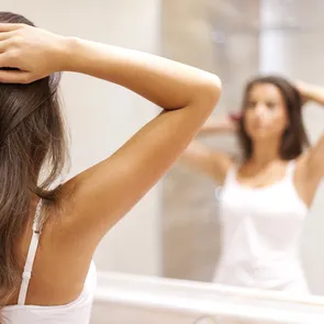 Ce se poate întâmpla dacă nu-ți cureți regulat peria de păr?