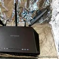 De ce trebuie să pui o folie de aluminiu în spatele router-ului wifi. Puțini români cunosc motivul