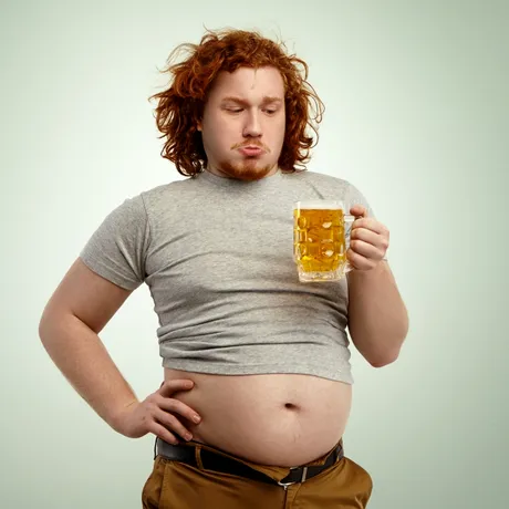 „Burta de bere” ar putea dispărea aproape complet până în 2050. Rolul injecțiilor pentru slăbit și al schimbării stilului de viață