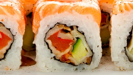 Sushi cu somon afumat