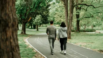 O plimbare de doar 2 minute după masă ajută la controlul glicemiei și ameliorează depresia
