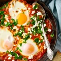 Huevos rotos, rețeta spaniolă care transformă cartofii și ouăle într-un preparat irezistibil