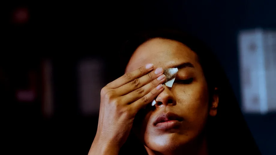 Șervețele demachiante: ce se întâmplă cu pielea ta când le folosești?