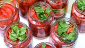 Ardei copți pentru iarnă. Rețeta simplă pentru o conservă gustoasă, cu un ingredient care face diferența