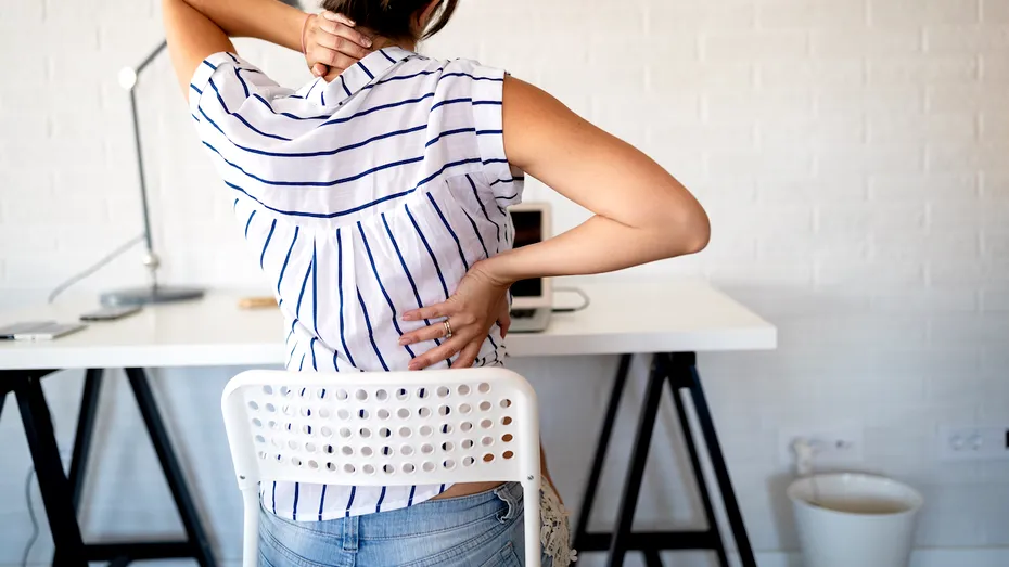 Testul rapid care îți arată dacă ai o postură corectă și contrapoziții pentru o viață modernă