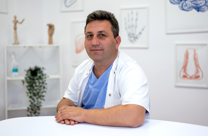 Dr. Stefan Tucă, medic primar chirurgie generală, cu competență în chirurgia laparoscopică avansată, chirurgia bariatrică, herniologie, flebologie