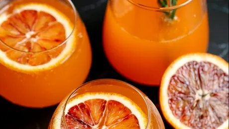 Băuturi care îți afectează somnul. Ce să eviți pentru a putea dormi