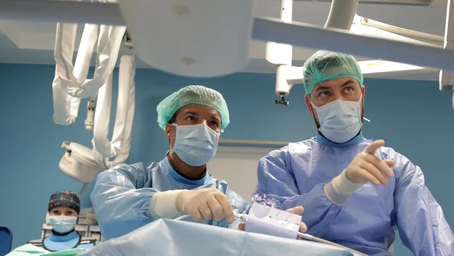 Premieră medicală la Cluj-Napoca. Unei paciente în vârstă de 87 de ani i-a fost reparată valva mitrală a inimii, printr-o intervenţie fără bisturiu