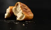 De ce se întărește pâinea peste noapte? Unde trebuie păstrată pentru a rămâne proaspătă