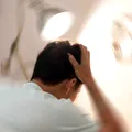 Tânăr de 21 de ani, „sănătos și activ”, moare la scurt timp după un diagnostic greșit: simptomele au fost atribuite vertijului